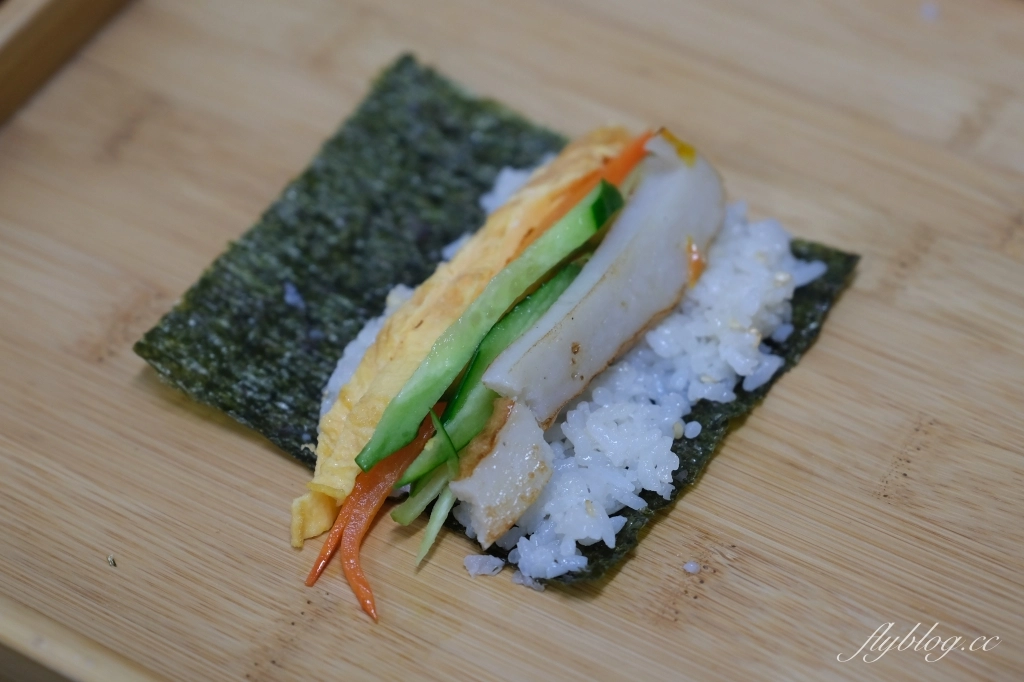 韓式紫菜飯捲做法｜不用再看著韓劇流口水了，韓國街頭麻藥飯捲在家輕鬆自己做 @飛天璇的口袋