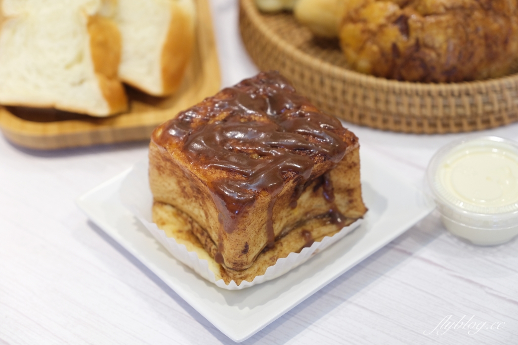台中西屯｜肉桂菲．台中私人烘焙坊，吐司、鹽可頌、肉桂捲和蛋黃酥都好吃 @飛天璇的口袋