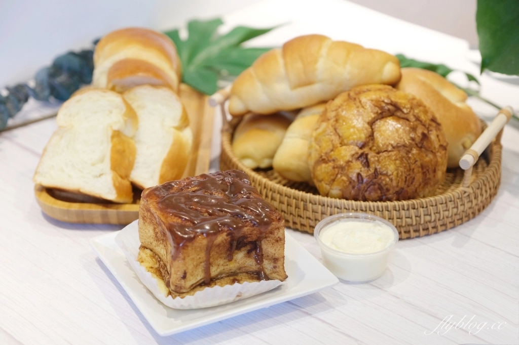 台中西屯｜肉桂菲．台中私人烘焙坊，吐司、鹽可頌、肉桂捲和蛋黃酥都好吃 @飛天璇的口袋
