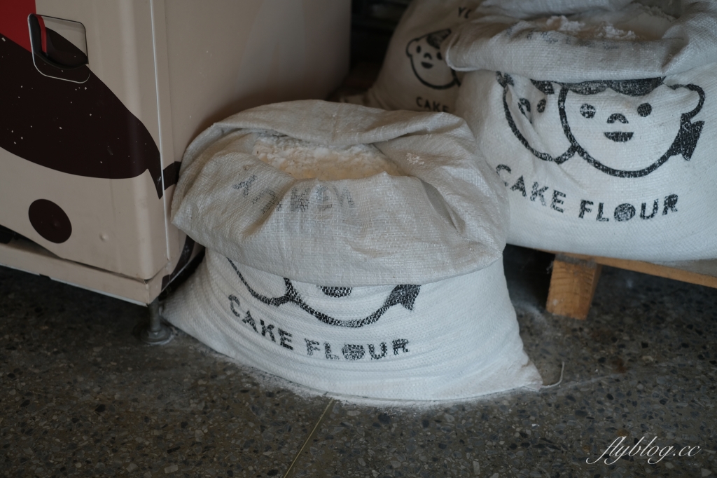 台中西區｜魚刺人雞蛋糕．風靡全台的爆漿雞蛋糕，台中審計新村超人氣雞蛋糕 @飛天璇的口袋