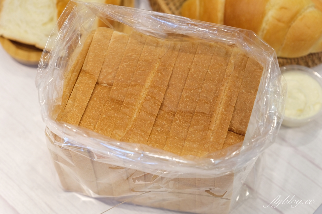 台中西屯｜肉桂菲．台中私人烘焙坊，吐司、鹽可頌、肉桂捲和蛋黃酥都好吃 @飛天璇的口袋