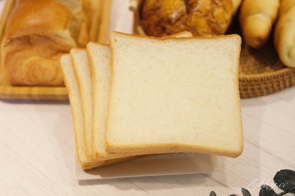 台中西屯｜肉桂菲．台中私人烘焙坊，吐司、鹽可頌、肉桂捲和蛋黃酥都好吃 @飛天璇的口袋