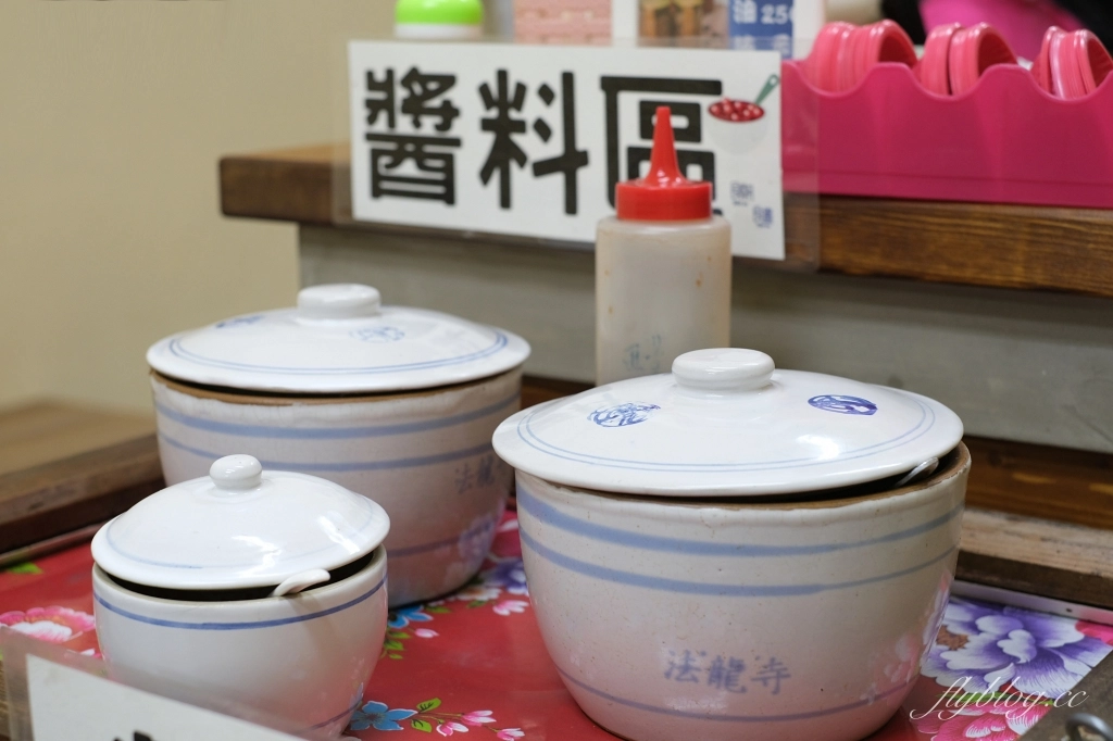 苗栗大湖｜食朝食晝．隱身市場內的文青風客家麵館，水晶餃和乾麵都很好吃 @飛天璇的口袋