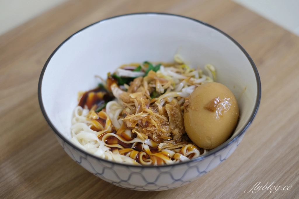 苗栗大湖｜食朝食晝．隱身市場內的文青風客家麵館，水晶餃和乾麵都很好吃 @飛天璇的口袋