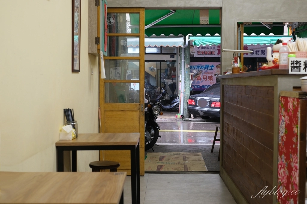 苗栗大湖｜食朝食晝．隱身市場內的文青風客家麵館，水晶餃和乾麵都很好吃 @飛天璇的口袋