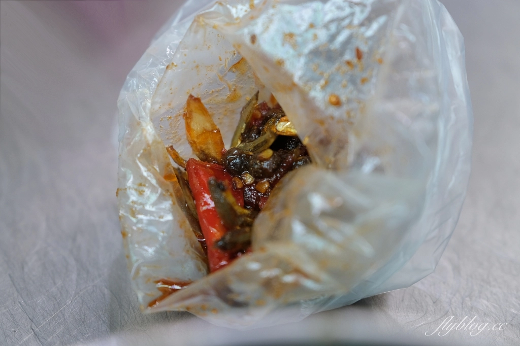 台中南區｜姊弟冷熱飲食，第三市場40年人氣老店，招牌辣椒小魚乾和三種冰必點 @飛天璇的口袋