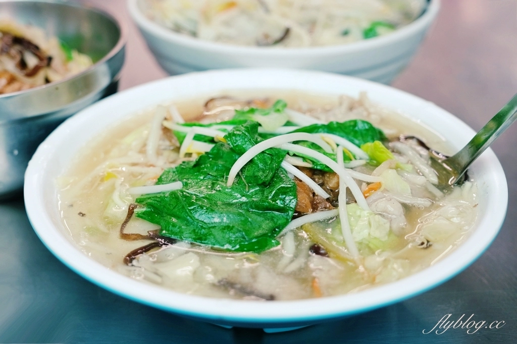 台中南區｜姊弟冷熱飲食，第三市場40年人氣老店，招牌辣椒小魚乾和三種冰必點 @飛天璇的口袋