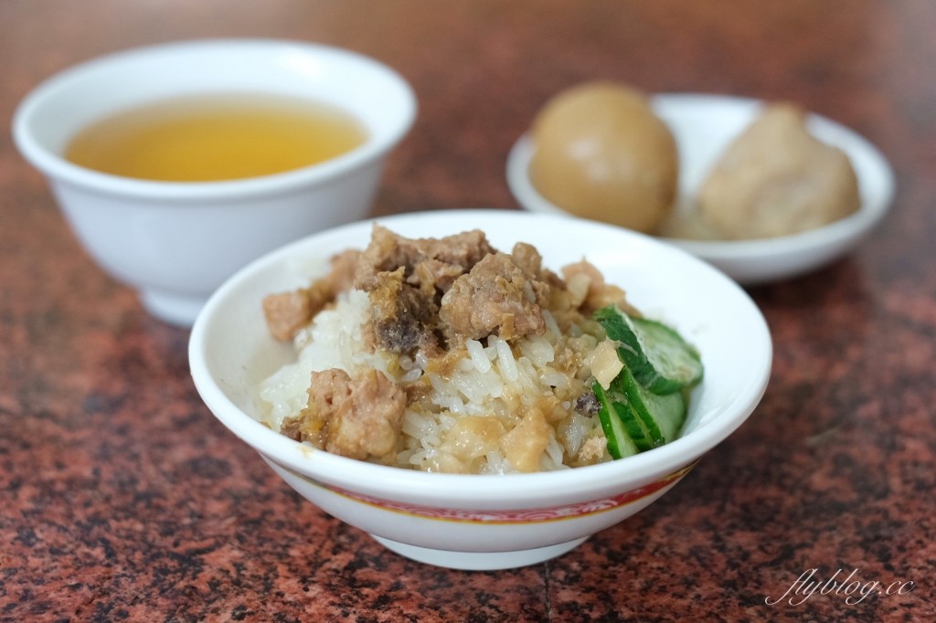 台中南區｜祥嘉義米糕，不在嘉義的嘉義米糕，第三市場在地30年的隱藏版米糕 @飛天璇的口袋