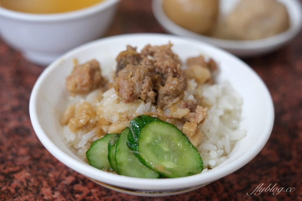 台中南區｜祥嘉義米糕，不在嘉義的嘉義米糕，第三市場在地30年的隱藏版米糕 @飛天璇的口袋