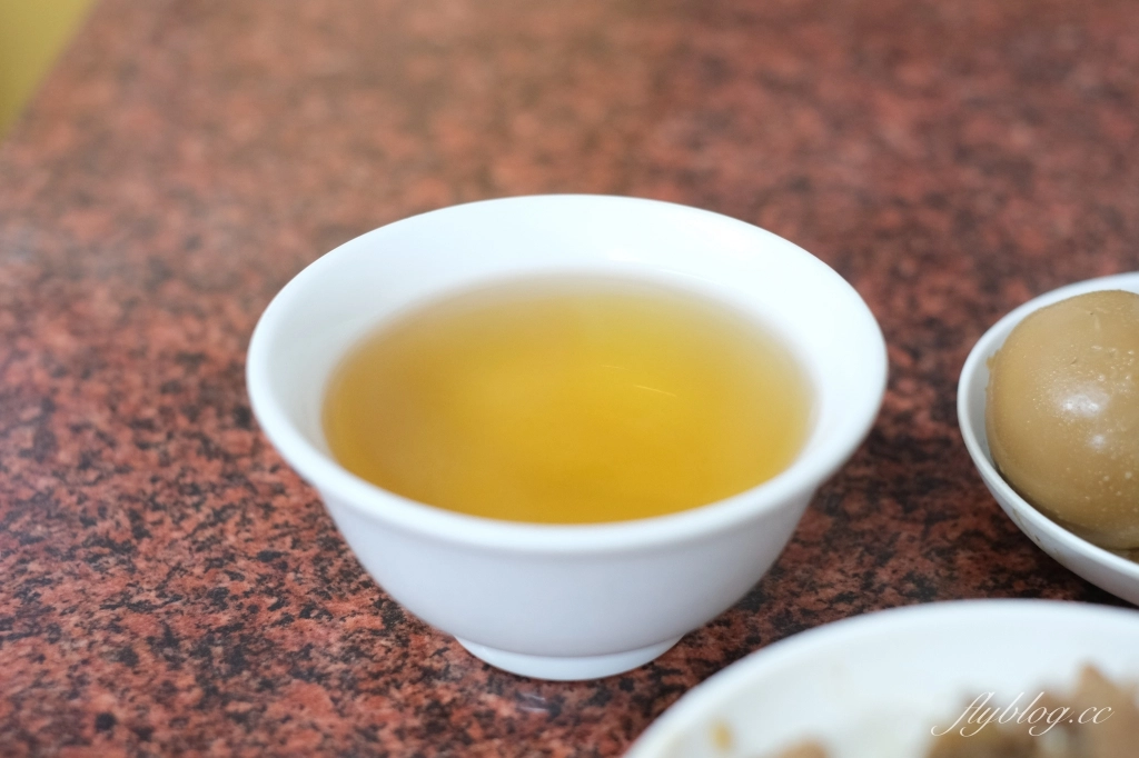 台中南區｜祥嘉義米糕，不在嘉義的嘉義米糕，第三市場在地30年的隱藏版米糕 @飛天璇的口袋