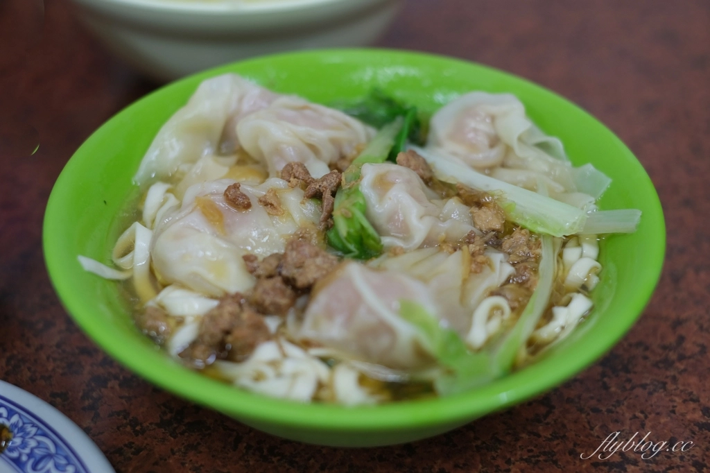 台中西區｜阿隆麵攤．向上市場超人氣銅板美食，台灣最接地氣的小吃麵攤 @飛天璇的口袋