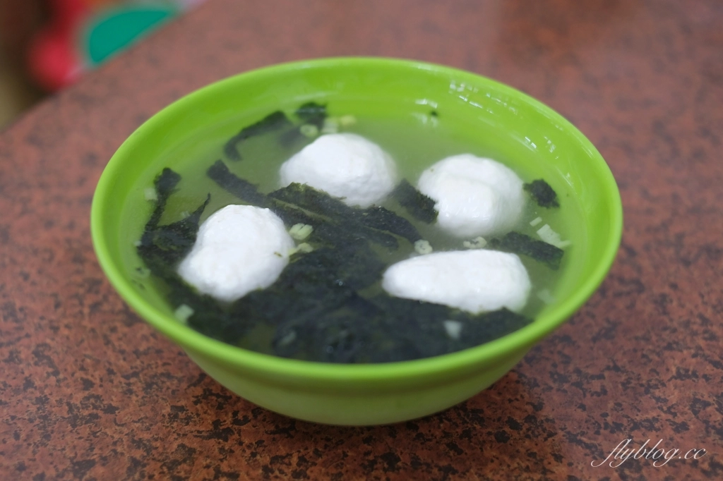 台中西區｜阿隆麵攤．向上市場超人氣銅板美食，台灣最接地氣的小吃麵攤 @飛天璇的口袋