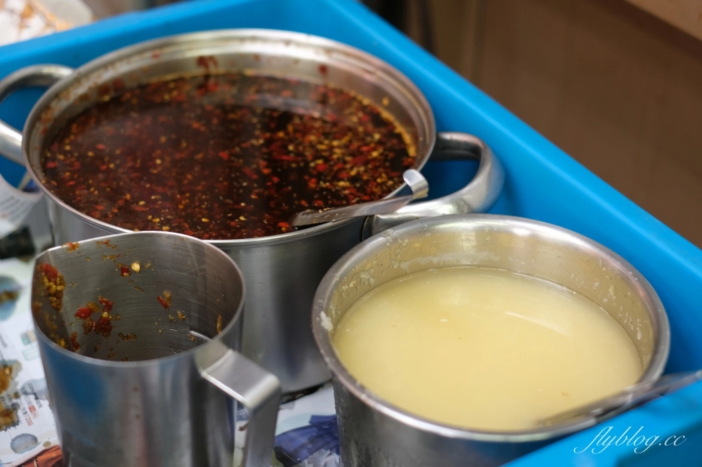 台中西區｜阿隆麵攤．向上市場超人氣銅板美食，台灣最接地氣的小吃麵攤 @飛天璇的口袋