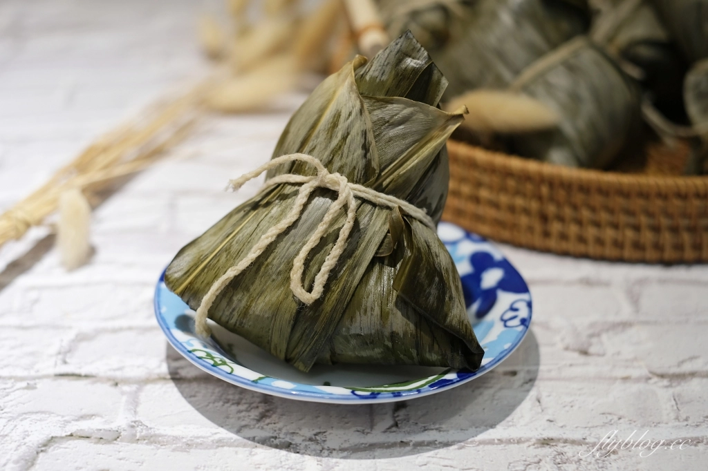 台中西區｜謝家古早味肉粽，向上市場古早味肉粽，客家粽、蛋黃粽、南部粽、北部粽 @飛天璇的口袋