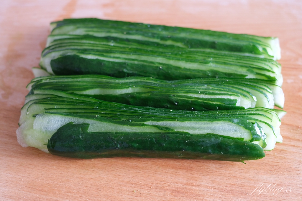 雪碧小黃瓜｜零廚藝！抖音爆紅的雪碧小黃瓜，不用動鍋鏟的夏季涼拌菜 @飛天璇的口袋