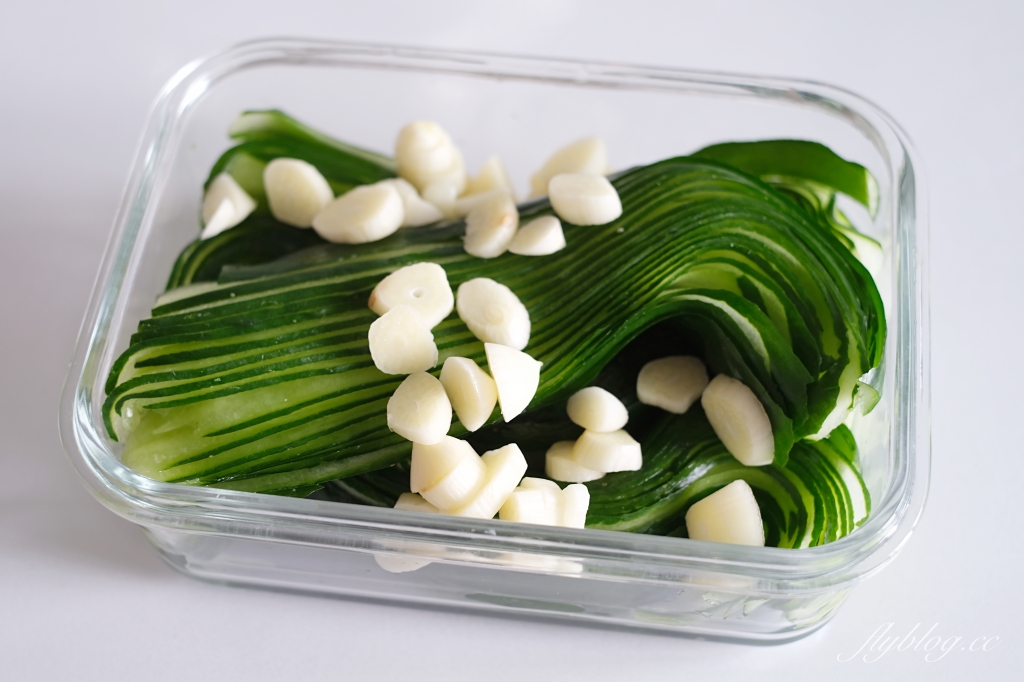 雪碧小黃瓜｜零廚藝！抖音爆紅的雪碧小黃瓜，不用動鍋鏟的夏季涼拌菜 @飛天璇的口袋