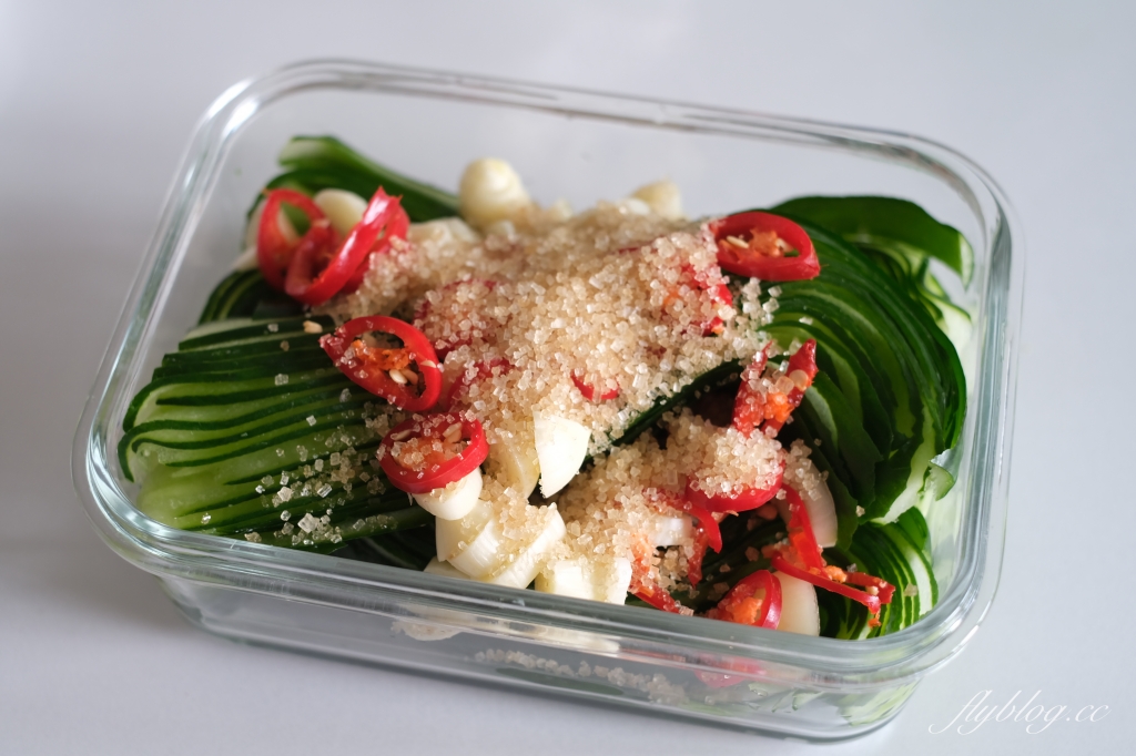 雪碧小黃瓜｜零廚藝！抖音爆紅的雪碧小黃瓜，不用動鍋鏟的夏季涼拌菜 @飛天璇的口袋