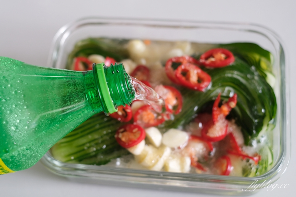 雪碧小黃瓜｜零廚藝！抖音爆紅的雪碧小黃瓜，不用動鍋鏟的夏季涼拌菜 @飛天璇的口袋