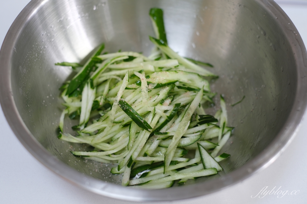 韓式紫菜飯捲做法｜不用再看著韓劇流口水了，韓國街頭麻藥飯捲在家輕鬆自己做 @飛天璇的口袋