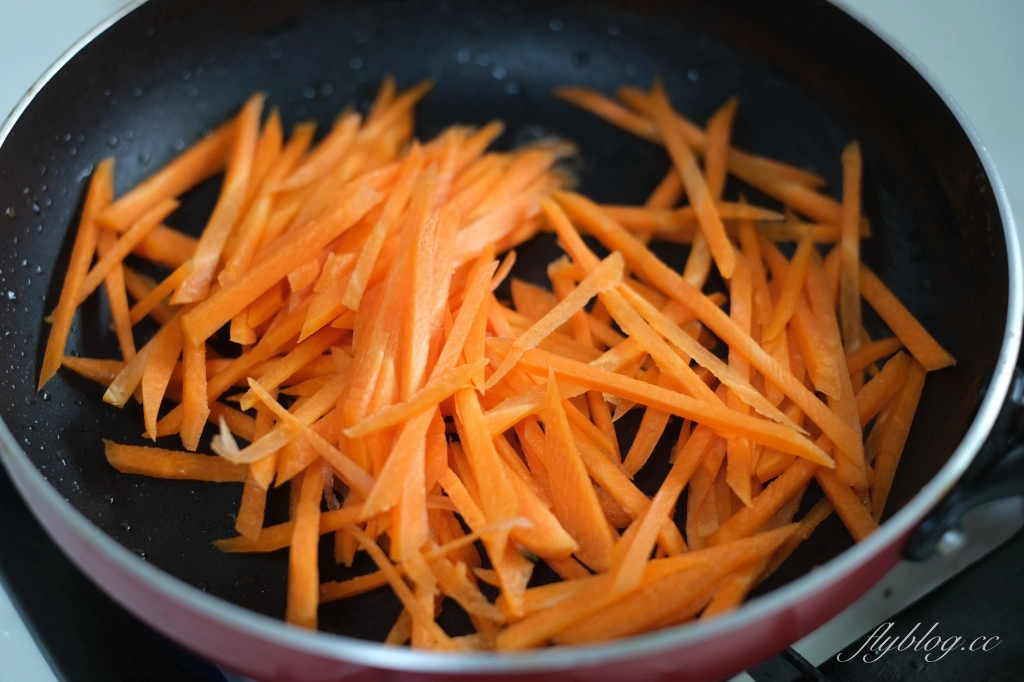 韓式紫菜飯捲做法｜不用再看著韓劇流口水了，韓國街頭麻藥飯捲在家輕鬆自己做 @飛天璇的口袋