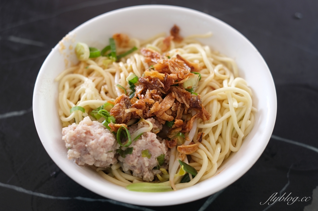 高雄鹹米苔目｜向上市場老字號米苔目，點餐之前要先確認價格 @飛天璇的口袋