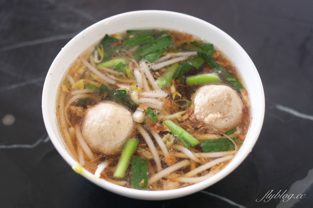 高雄鹹米苔目｜向上市場老字號米苔目，點餐之前要先確認價格 @飛天璇的口袋