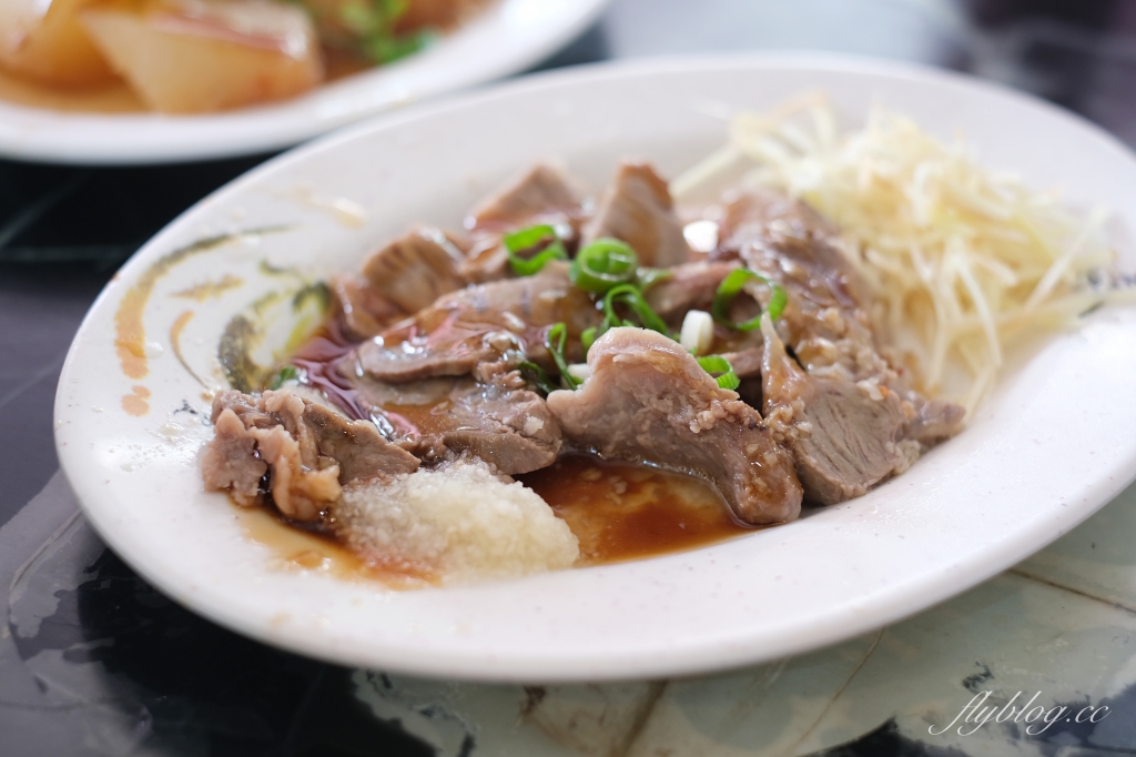 高雄鹹米苔目｜向上市場老字號米苔目，點餐之前要先確認價格 @飛天璇的口袋