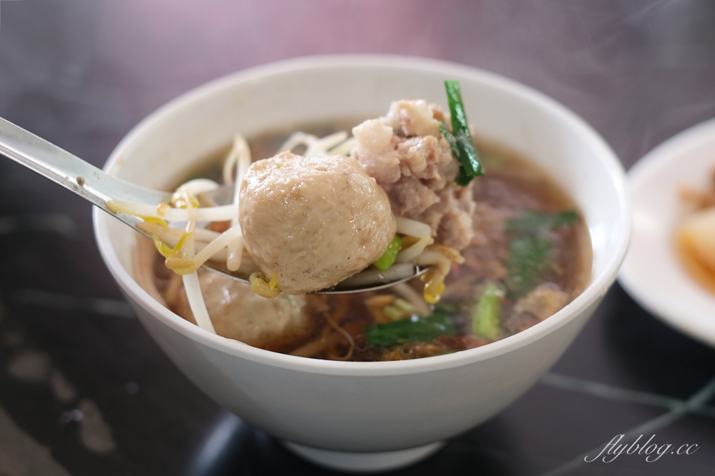 高雄鹹米苔目｜向上市場老字號米苔目，點餐之前要先確認價格 @飛天璇的口袋