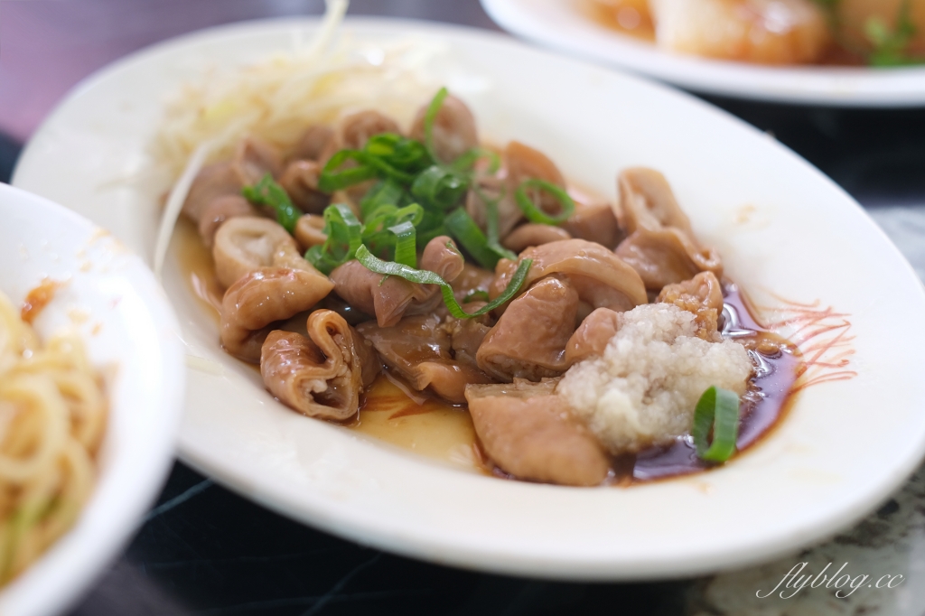 高雄鹹米苔目｜向上市場老字號米苔目，點餐之前要先確認價格 @飛天璇的口袋