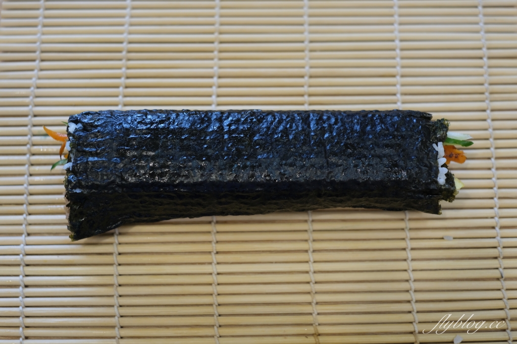 韓式紫菜飯捲做法｜不用再看著韓劇流口水了，韓國街頭麻藥飯捲在家輕鬆自己做 @飛天璇的口袋