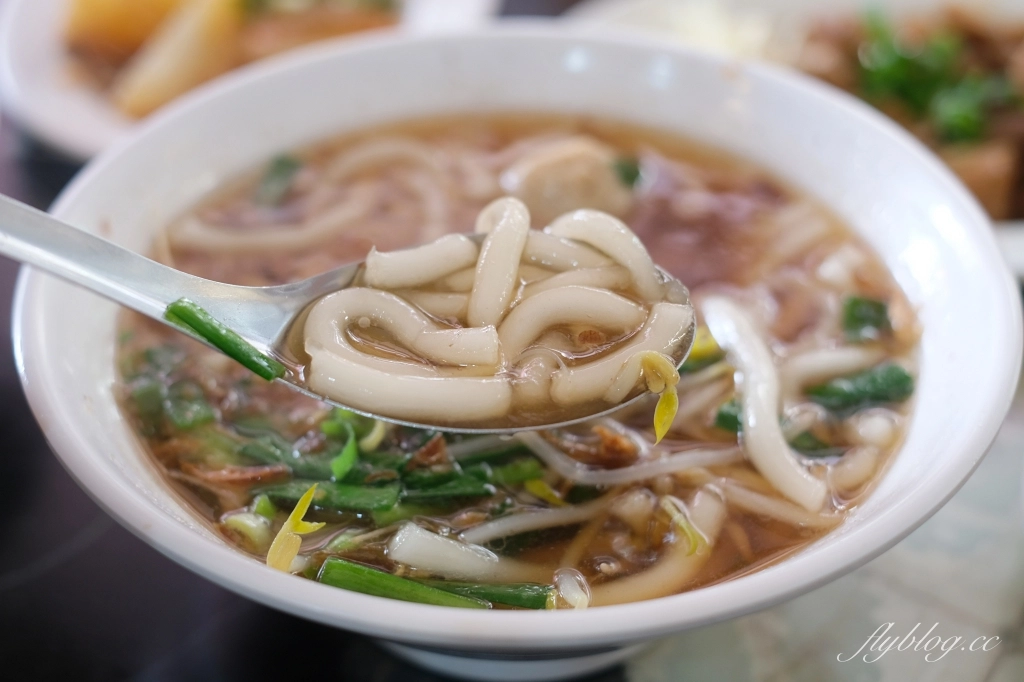 高雄鹹米苔目｜向上市場老字號米苔目，點餐之前要先確認價格 @飛天璇的口袋