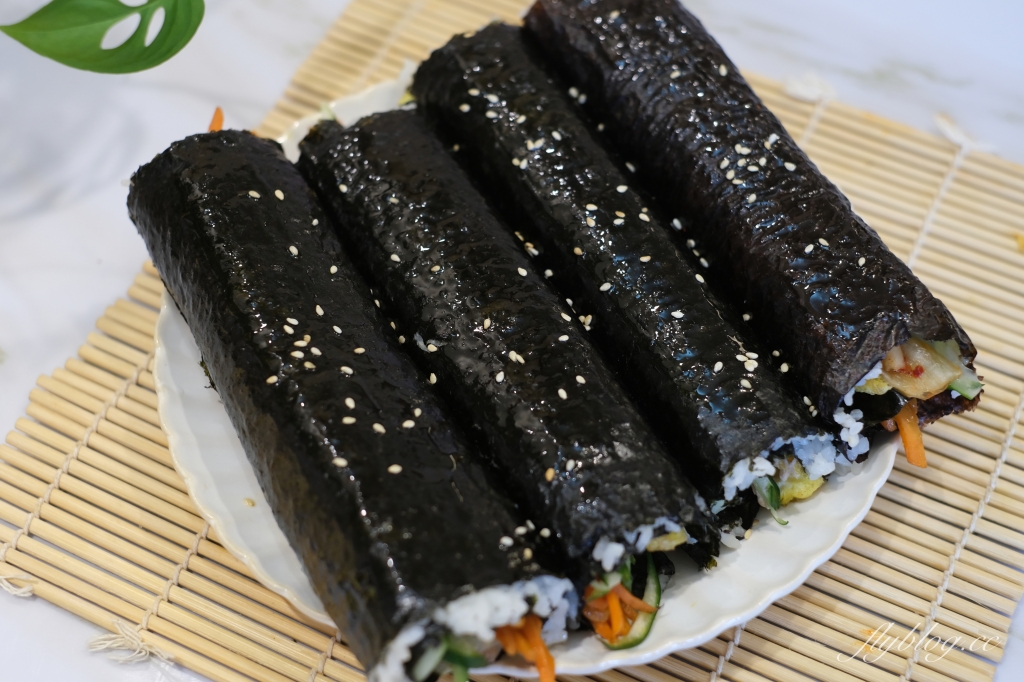 韓式紫菜飯捲做法｜不用再看著韓劇流口水了，韓國街頭麻藥飯捲在家輕鬆自己做 @飛天璇的口袋