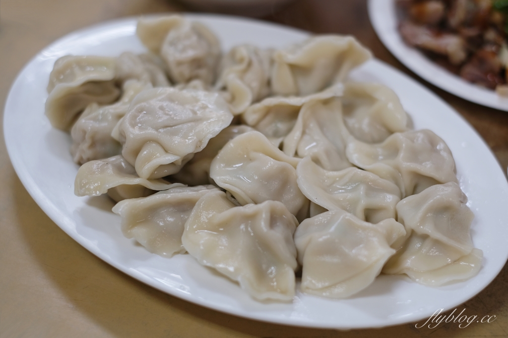 向上水餃｜台中向上市場3元水餃，每天手工現包的銅板美食 @飛天璇的口袋