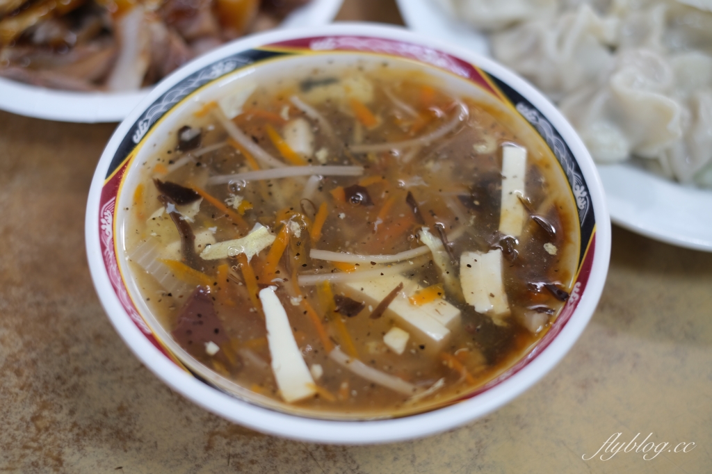 向上水餃｜台中向上市場3元水餃，每天手工現包的銅板美食 @飛天璇的口袋