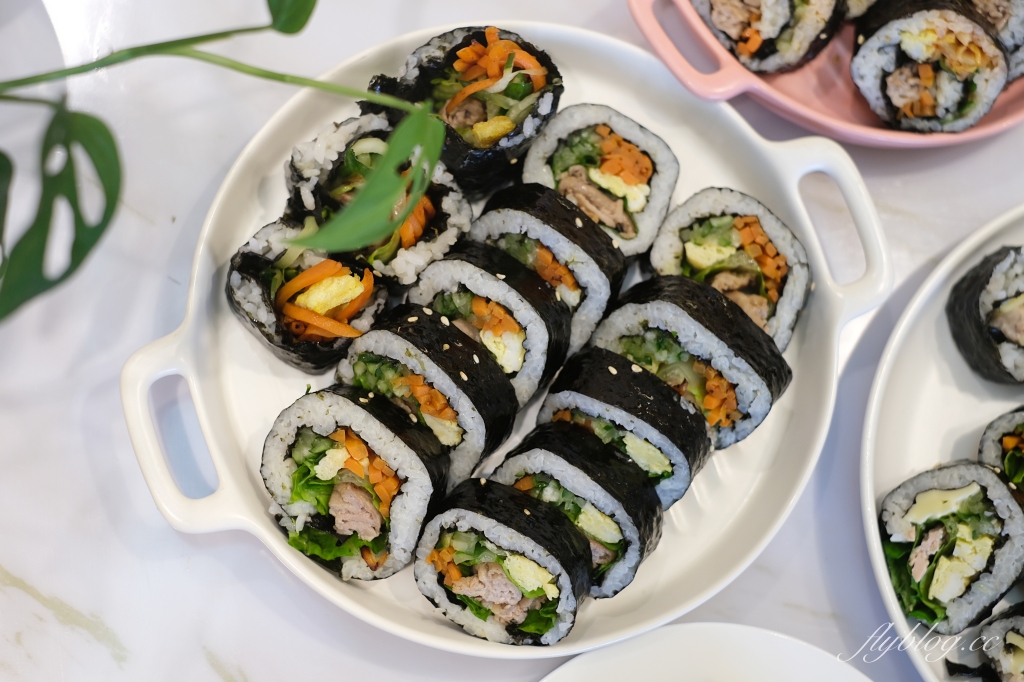 韓式紫菜飯捲做法｜不用再看著韓劇流口水了，韓國街頭麻藥飯捲在家輕鬆自己做 @飛天璇的口袋