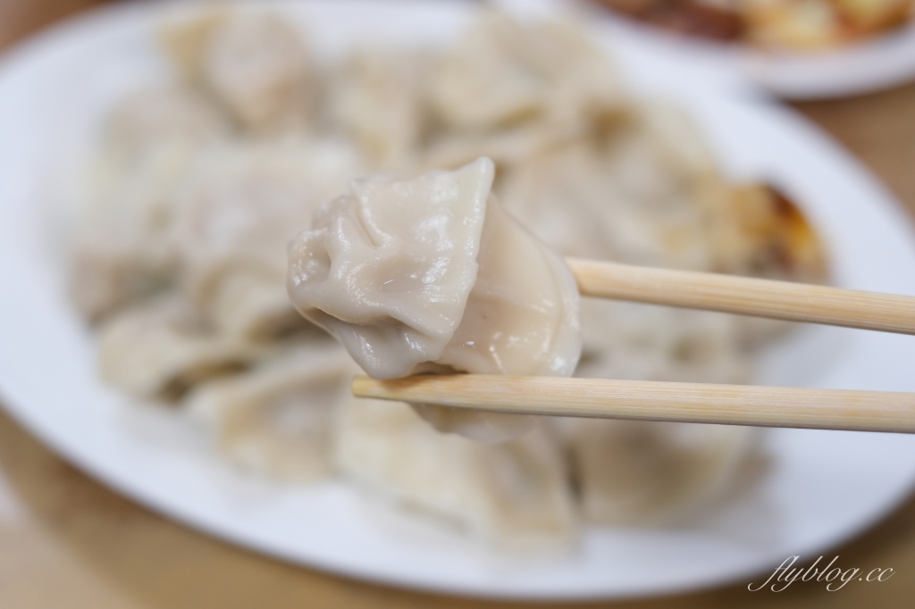 向上水餃｜台中向上市場3元水餃，每天手工現包的銅板美食 @飛天璇的口袋