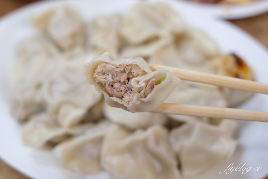 向上水餃｜台中向上市場3元水餃，每天手工現包的銅板美食 @飛天璇的口袋