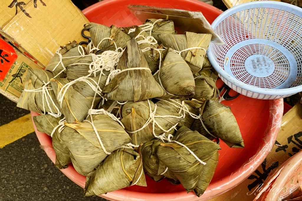 台中西區｜謝家古早味肉粽，向上市場古早味肉粽，客家粽、蛋黃粽、南部粽、北部粽 @飛天璇的口袋