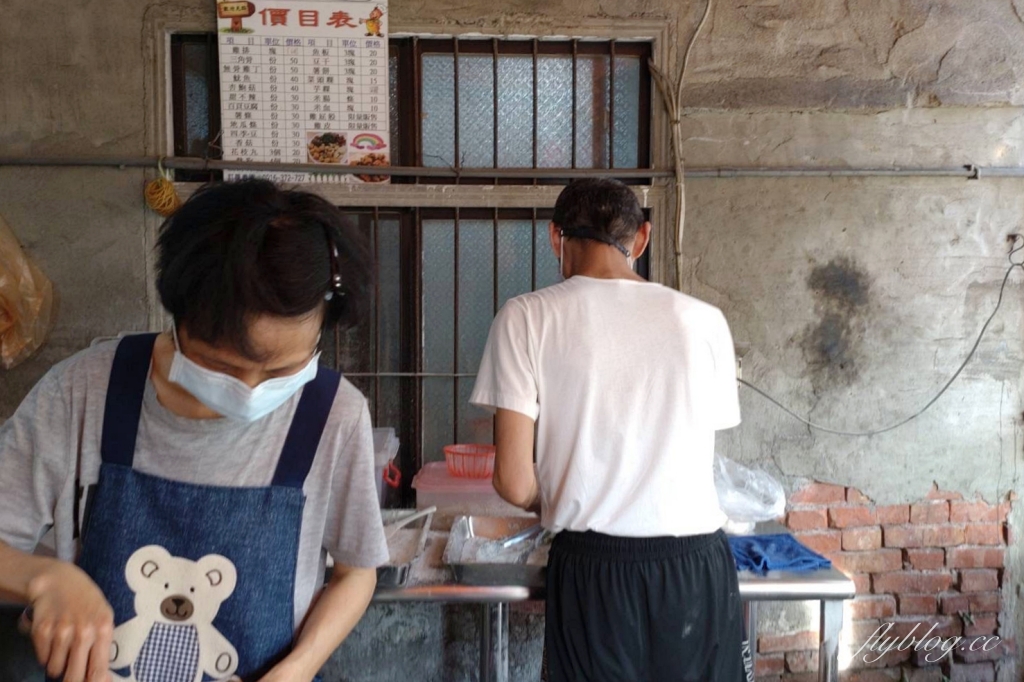 台中西區｜美村路隱藏版三角骨，開始營業2個小時就售完 @飛天璇的口袋