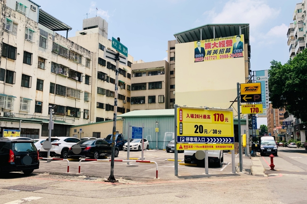 台中北區｜This guy 這傢伙，台中人氣澳式早午餐店搬家了，一定要推薦我個人最愛的髒髒肉桂捲 @飛天璇的口袋