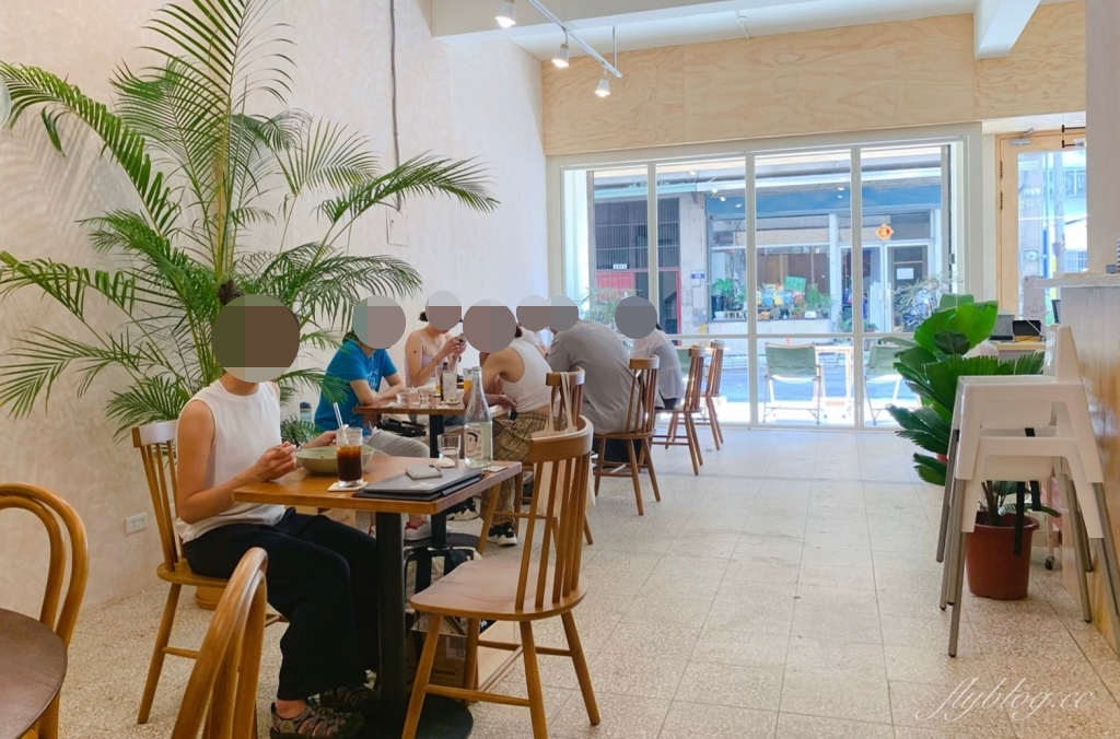 台中北區｜This guy 這傢伙，台中人氣澳式早午餐店搬家了，一定要推薦我個人最愛的髒髒肉桂捲 @飛天璇的口袋