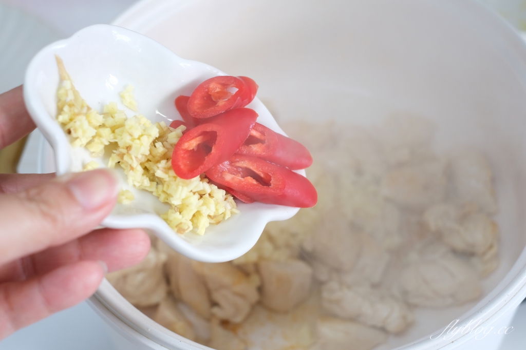 辣子雞丁做法｜好吃下飯的川菜辣子雞丁食譜，使用偷吃步的醬料包更省事 @飛天璇的口袋