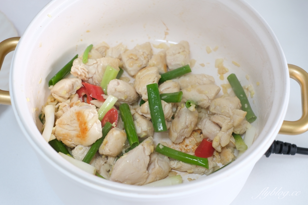 辣子雞丁做法｜好吃下飯的川菜辣子雞丁食譜，使用偷吃步的醬料包更省事 @飛天璇的口袋