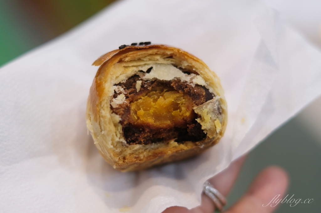 菲傭蛋黃酥|一開放預購就完售的蛋黃酥,被麵包店耽誤的隱藏版蛋黃酥 @飛天璇的口袋 菲傭蛋黃酥|一開放預購就完售的蛋黃酥,被麵包店耽誤的隱藏版蛋黃酥 @飛天璇的口袋