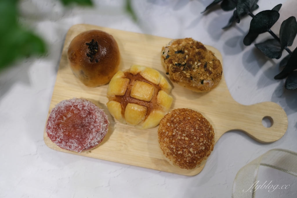 菲傭蛋黃酥|一開放預購就完售的蛋黃酥,被麵包店耽誤的隱藏版蛋黃酥 @飛天璇的口袋 菲傭蛋黃酥|一開放預購就完售的蛋黃酥,被麵包店耽誤的隱藏版蛋黃酥 @飛天璇的口袋