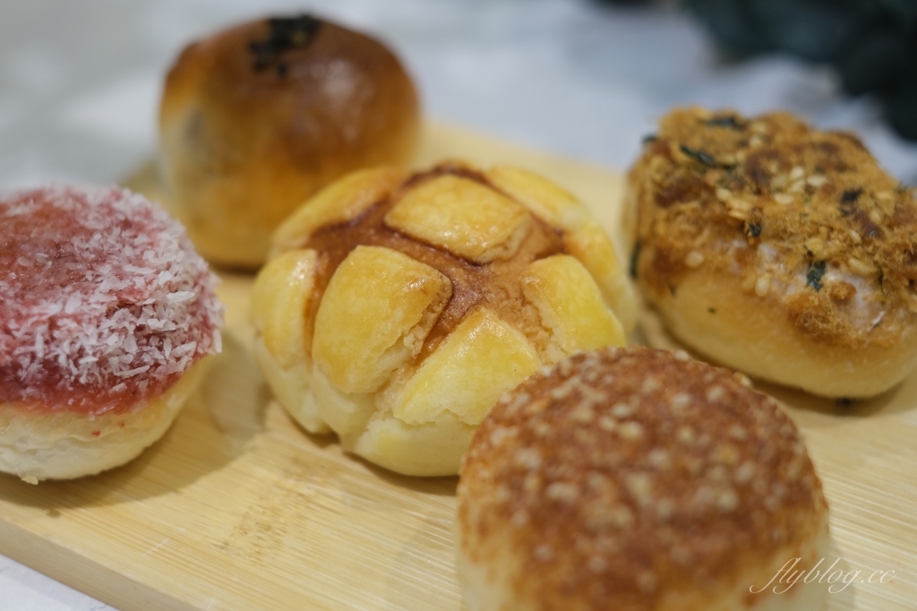 菲傭蛋黃酥｜一開放預購就完售的蛋黃酥，被麵包店耽誤的隱藏版蛋黃酥 @飛天璇的口袋