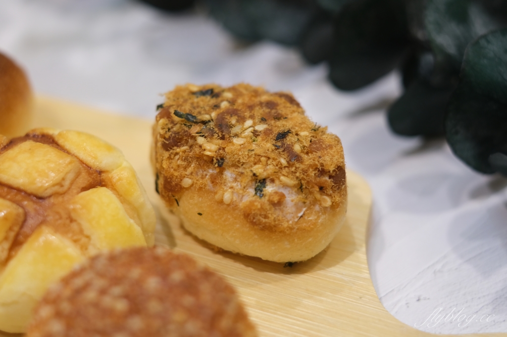 菲傭蛋黃酥｜一開放預購就完售的蛋黃酥，被麵包店耽誤的隱藏版蛋黃酥 @飛天璇的口袋