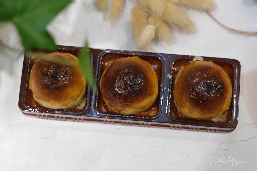 菲傭蛋黃酥|一開放預購就完售的蛋黃酥,被麵包店耽誤的隱藏版蛋黃酥 @飛天璇的口袋 菲傭蛋黃酥|一開放預購就完售的蛋黃酥,被麵包店耽誤的隱藏版蛋黃酥 @飛天璇的口袋