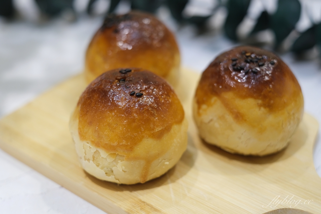 菲傭蛋黃酥｜一開放預購就完售的蛋黃酥，被麵包店耽誤的隱藏版蛋黃酥 @飛天璇的口袋