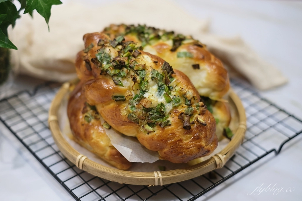 麵包食譜｜蔥麵包做法，經典不敗的台式麵包，麻花蔥麵包和圓圓蔥麵包 @飛天璇的口袋